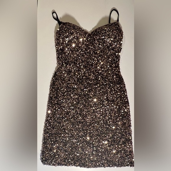 Ashley Lauren -Sequins Cocktail Dress- Euphoria/NYE DRESS - Picture 3 of 9